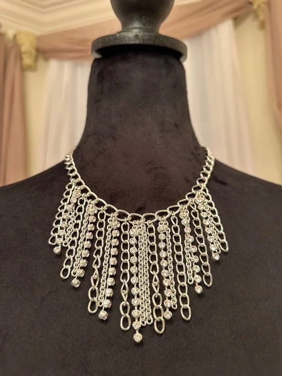 ✨Stunning Vintage Statement Necklace 🪩 - Picture 2 of 3
